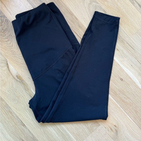 Ingrid & Isabel • Maternity Leggings • Black • Medium - Picture 2 of 4